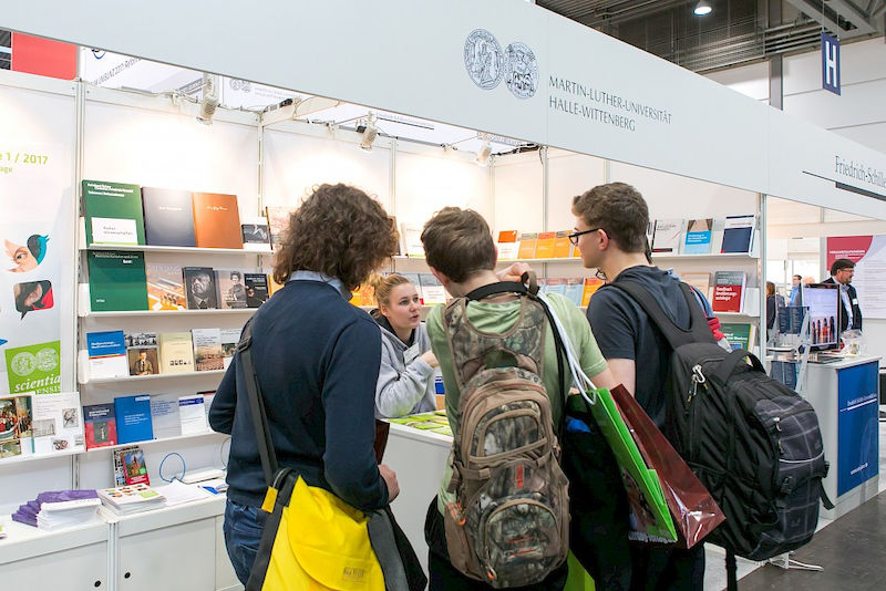 Die Uni Halle hat sich mit vielen Publikationen auf der Buchmesse 2017 präsentiert.