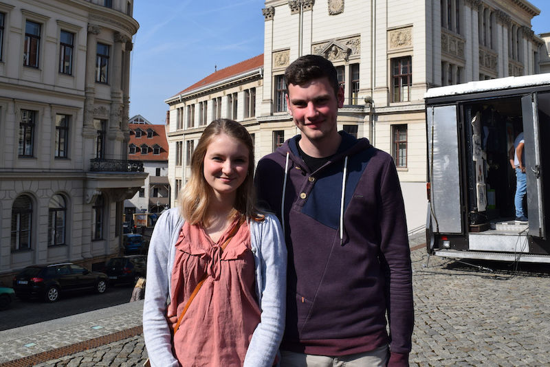 Katharina, die in Halle Lehramt studieren will, mit ihrem Freund Julius.