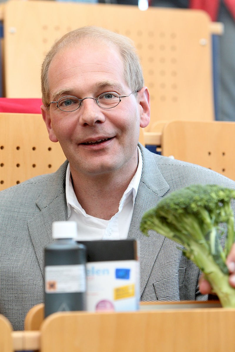 Professor Andreas Müller