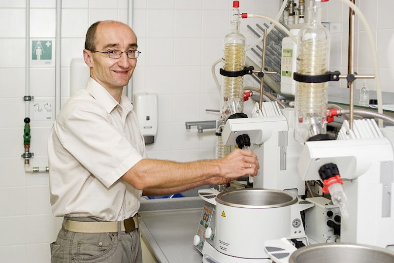 Prof. Dr. Bruno Glaser im Labor
