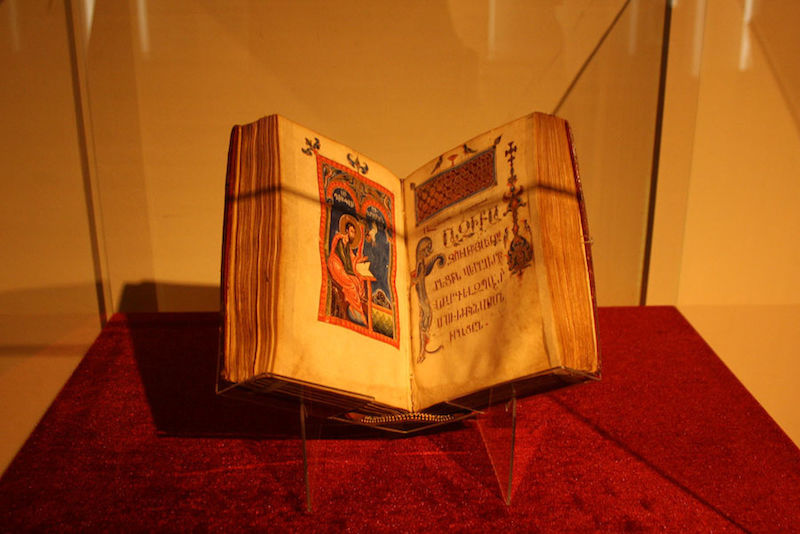 Glanzstück hinter Glas: Eine besonders kostbare kilikisch-armenische Handschrift aus dem 13. Jahrhundert aus den Beständen der Bayerischen Staatsbibliothek München