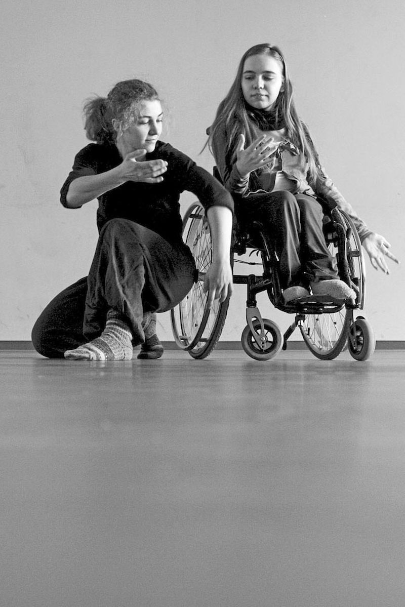 Zwei Mitglieder des Tanzprojekts „u can’t touch this“ bei einer Performance. Fotografin Ina Müller belegte mit ihrem Bild den dritten Platz beim Fotowettbewerb der Studentenwerke 2012.