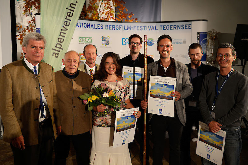 Die Gewinner des Bergfilm Festival bei der Preisverleihung in Tegernsee.