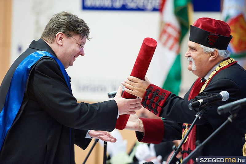 Prof. Dr. Thomas Bremer (links) und Rektor der Universität Szeged, Prof. Dr. Gábor Szabo 
