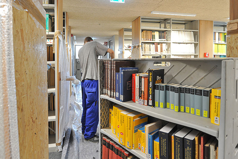 Der Großteil der Bestände in der Freihandbibliothek wird entleihbar sein - erstmals auch über Selbstbuchungsterminals.
