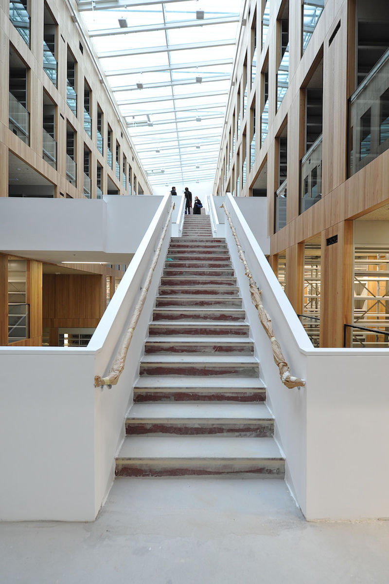  Blick in das Bibliotheks-Innere im Dezember 2014 