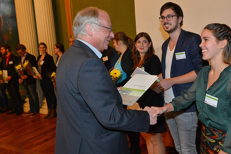 97 Studierenden konnte Rektor Udo Sträter zu einem Deutschlandstipendium gratulieren.