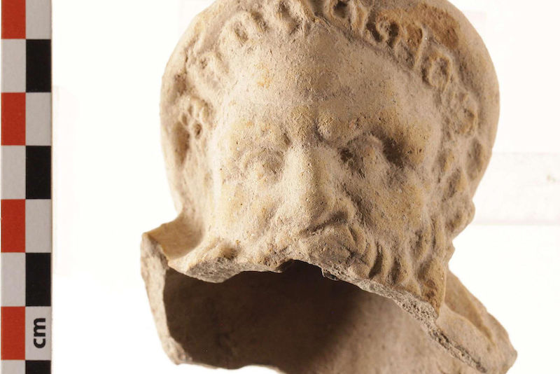 Der Kopf einer Herakles-Statuette wurde 2015 entdeckt. (Bild: Akademieprojekt Kulte im Kult)