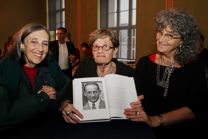 The three daughters of Ernst Wertheimer came all the way from Israel. (photo: Maike Glöckner)