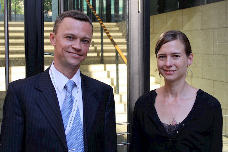 Der Ökonom Dr. Andrii Myhailov und die Rechtswissenschaftlerin Emily Sipiorski nehmen an der DAAD-Summer School in Halle teil.