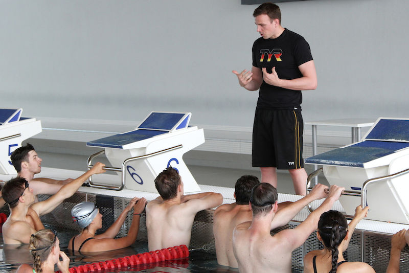 Highlight zum Semesterabschluss: Was beim Kraulschwimmen zu beachten ist, erklärte Paul Biedermann den Sport-Studierenden in der Robert-Koch-Schwimmhalle.