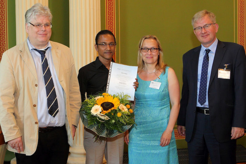 Von links: Wolf Zimmermann, DAAD-Preisträger Rana Hore, Manja Hussner und Christian Bode