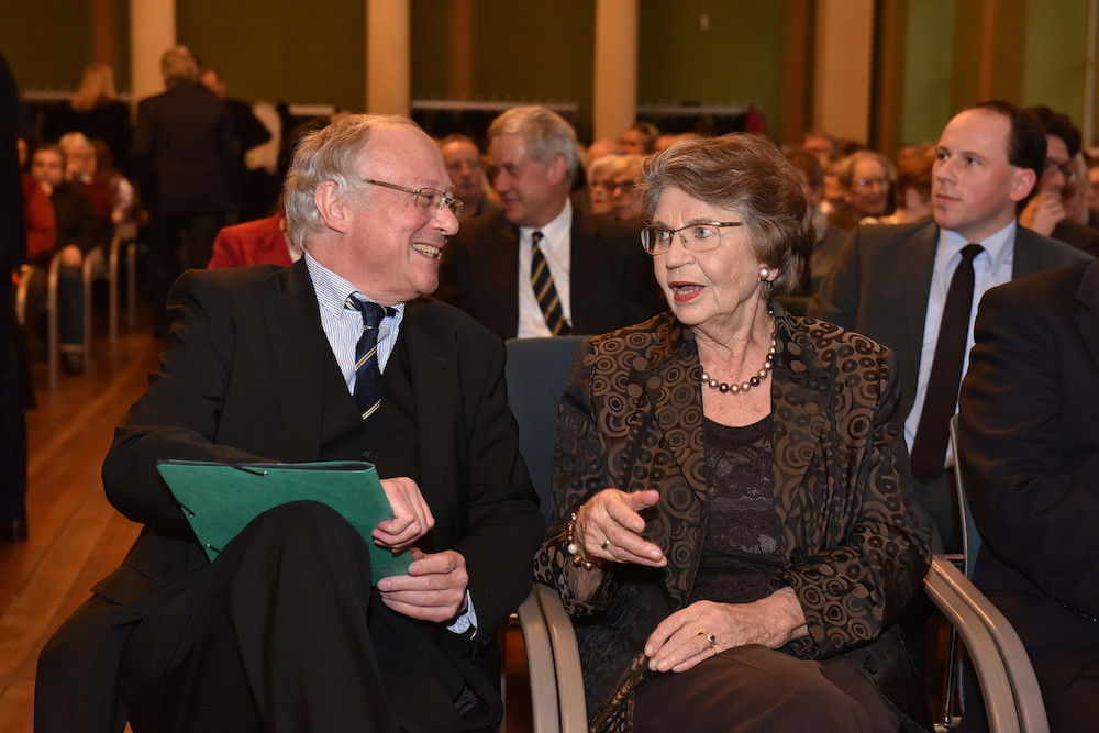 Ehrengast der Veranstaltung war Hans-Dietrich Genschers Witwe Barbara Genscher, die von Rektor Udo Sträter in Empfang genommen wurde.