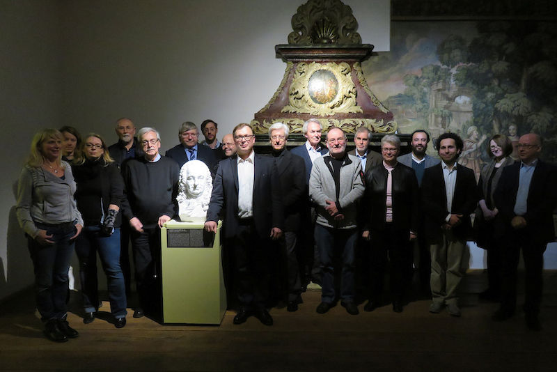 Die Gründungsmitglieder der „Christian-Wolff-Gesellschaft für die Philosophie der Aufklärung“ in Wolffs einstigem Wohnhaus, in dem heute das Stadtmuseum Halle beherbergt ist.