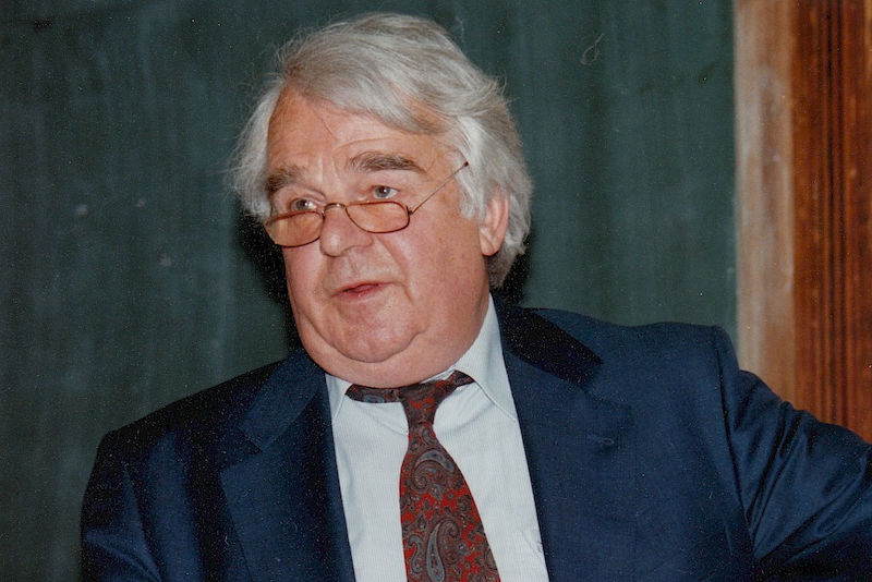 Hans-Hermann Hartwich 1994 bei einem Vortrag in Halle. Auf seine Idee gehen auch Interdisziplinäre Wissenschaftliche Zentren an der Uni zurück.