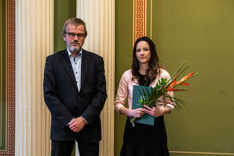 Ein weiterer Dorothea-Erxleben-Preis wurde an Jeanette Köppe verliehen - hier mit Betreuer Wolfgang Paul.