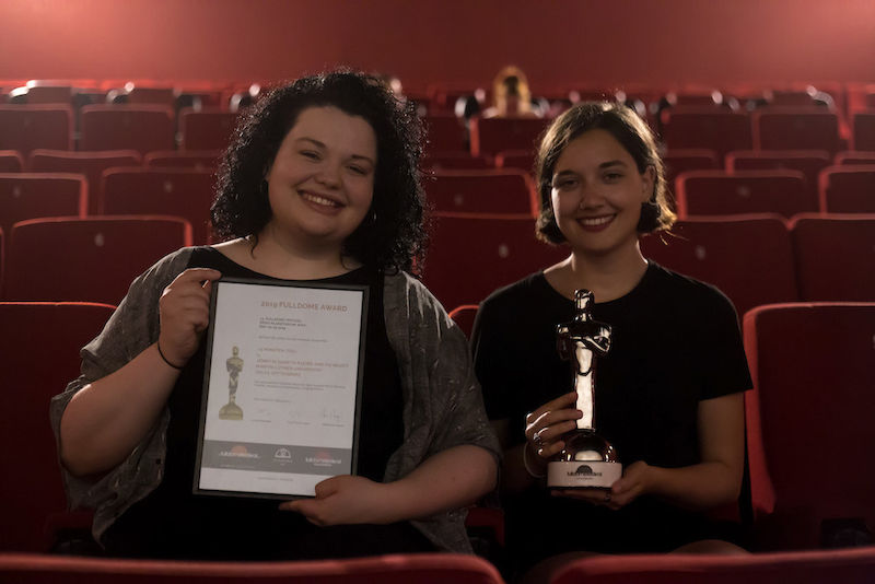 Jenny Kleine (l.) und Pia Mozet haben für ihren Film in Jena einen Preis erhalten. Nun stellen sie ihn zur Langen Nacht der Wissenschaften vor.