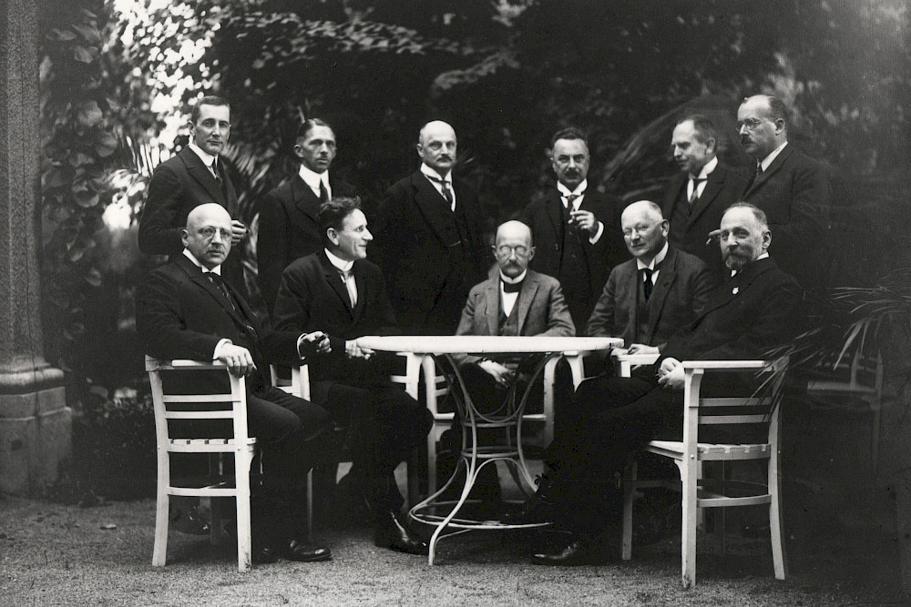 Der Notgemeinschaftsausschuss 1924 mit Fritz Haber (links) und Max Planck (Mitte)