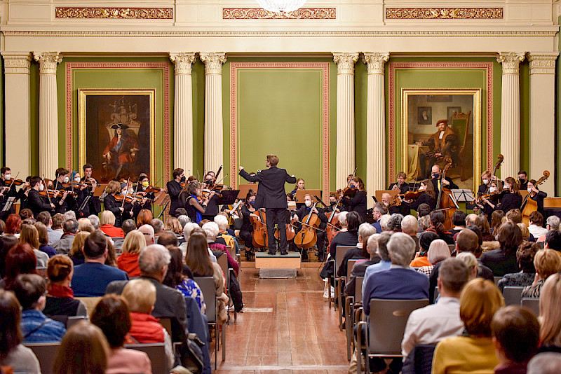 Das Akademische Orchester spielte Stücke von Mozart und Grieg.
