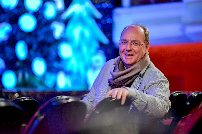 Hartmut Reszel im Steintor-Varieté - seit 30 Jahren leitet er dort die Weihnachtsrevue.