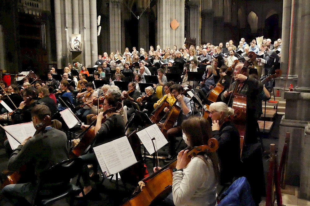 In der Kathedrale in Lille ist der Unichor im Oktober gemeinsam mit dem Orchester „La Folia de Lille“ aufgetreten.