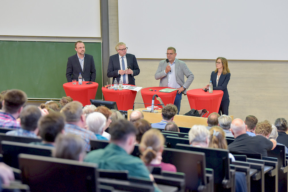 An der Podiumsdiskussion nahmen teil: Peter Neumann, Johannes Varwick, Hilmar Steffen und Paula Diehl. (von links)