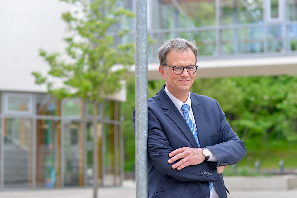 Christophe Losfeld an der Latina in Halle – hier unterrichtet er Schüler, an der MLU künftige Lehrkräfte.