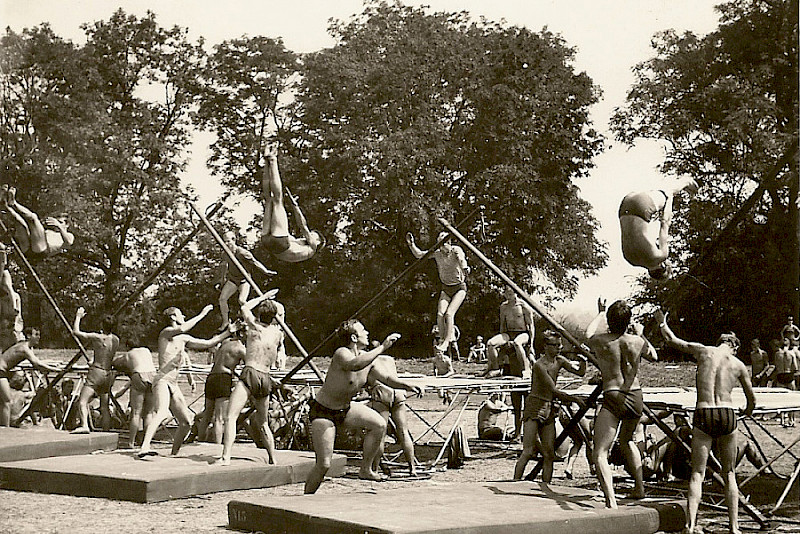 Training der halleschen Sportstudenten für die Sportschau zum V. Turn- und Sportfest der DDR vom 24. bis 27.7.1969 in Leipzig