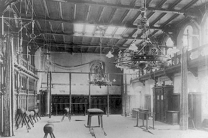 1895 wurde die Sporthalle Moritzburg eingeweiht - die Moritzburg war auch lange Zeit Heimstätte der Sportwissenschaft und des Unisports.