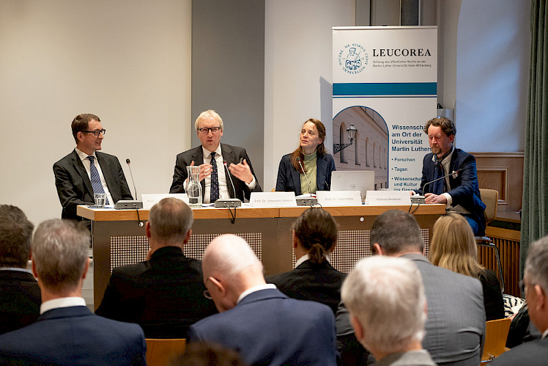 Das Podium der diesjährigen Disputation: Moderator Winfried Kluth, Johannes Varwick, Katja Nebe und Thesengeber Mathias Brodkorb (von links)