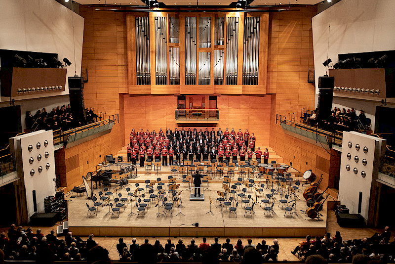 Der Universitätschor gestaltete den Auftakt des Konzerts, die weiteren Uni-Ensembles folgten.