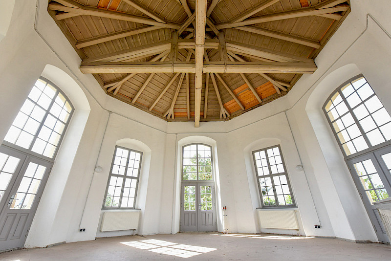 Blick in den ehemaligen Refraktorsaal der Sternwarte, die 1788 bis 1791 nach Plänen von Carl Gotthard Langhans gebaut wurde.