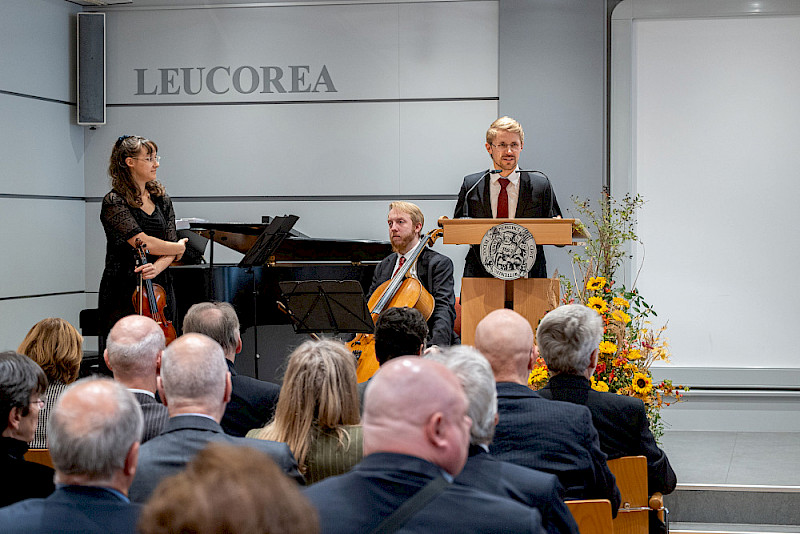 Mitglieder des Akademischen Orchesters um Leiter Daniel Spogis (am Pult) übernahmen die musikalische Umrahmung der Disputation.