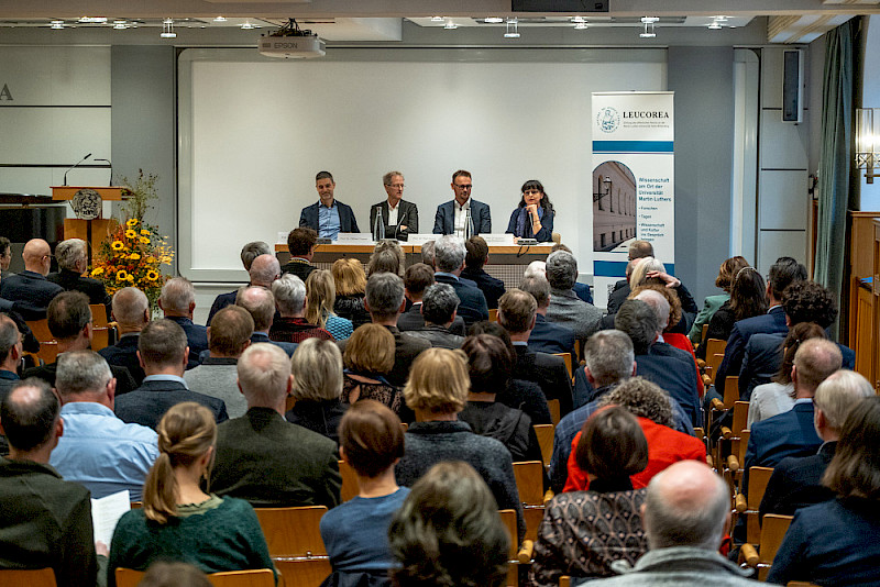 Auf dem Podium der diesjährigen Disputation saßen Meron Mendel, Ottfried Fraisse, Olaf Zenker und Moderatorin Susanne Voigt-Zimmermann (von links).