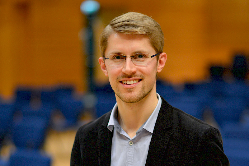 Daniel Spogis leitet das Akademische Orchester.