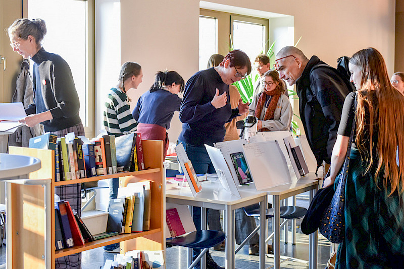 Die Lese-Theke in der Steintor-Bibliothek