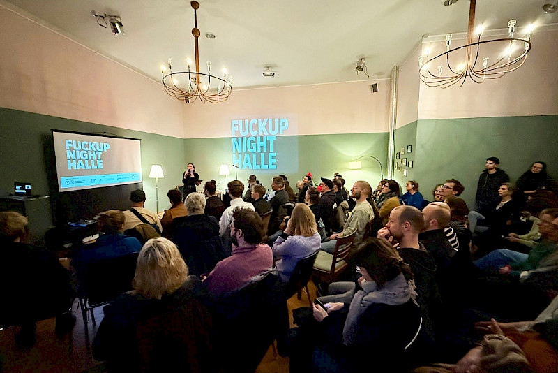 Voller Saal bei der "FuckUp Night": Sie fand diesmal im Puschkinhaus statt.