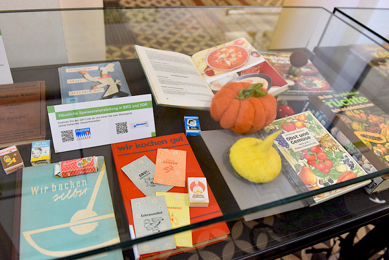 Aktuell ist in der ULB eine Ausstellung zur Kulturgeschichte des Kochens zu sehen.