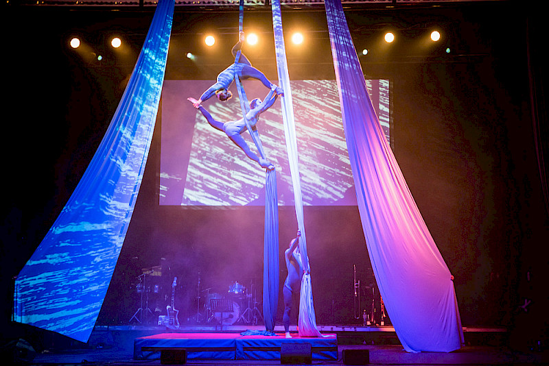 Spektakuläre Einblick in die Luftartistik am Tuch.