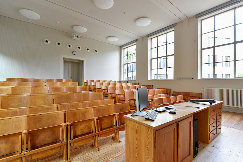 Historischer Hörsaal im Institutsgebäude