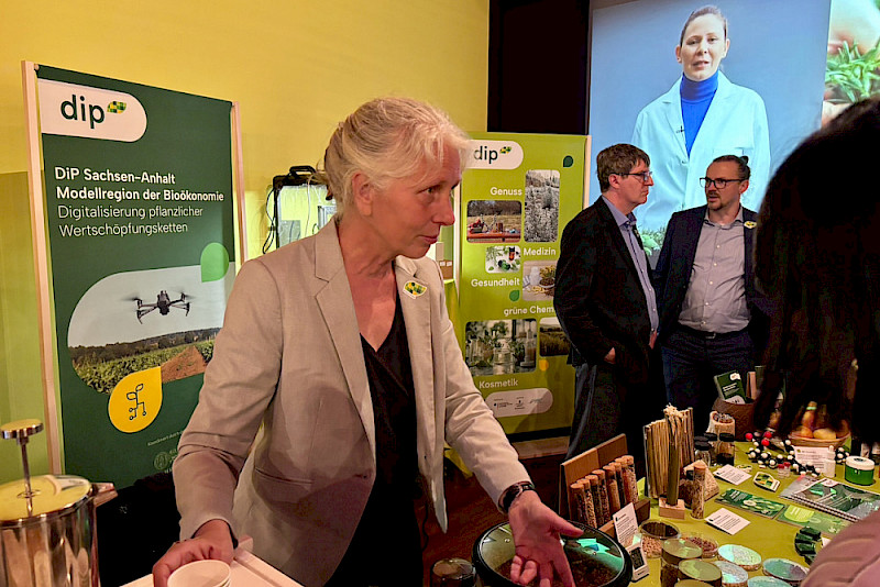 Agraringenieurin und Umweltwissenschaftlerin Urte Grauwinkel stellte für DiP neue, gesundheitsfördernde Produkte vor.