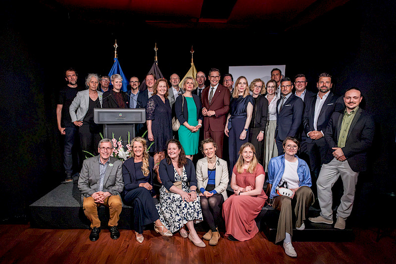 Gruppenbild der Delegation aus Halle auf dem Sommerfest der Landesvertretung Sachsen-Anhalt in Brüssel