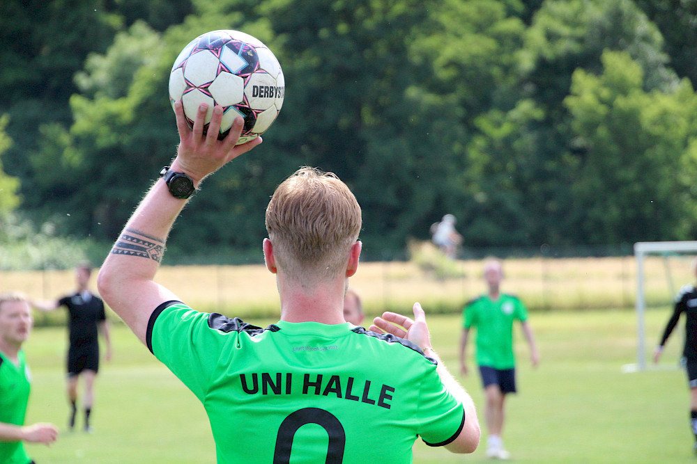 Einwurf für das Team der Uni Halle