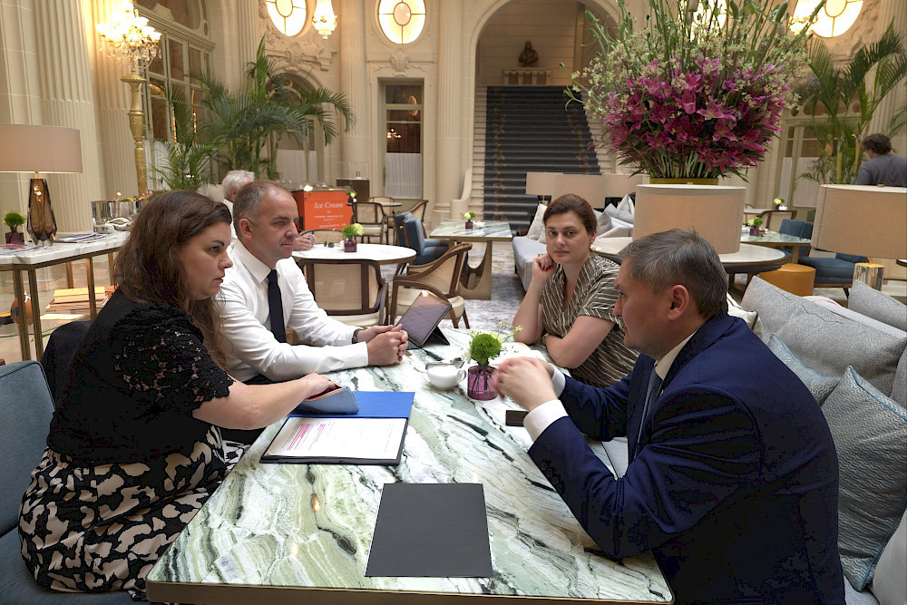 Gemeinsam mit Patricia Romanowski vom Bundesforschungsministerium war der Leiter der MLU-Repräsentanz Peter Liebelt im Gespräch mit Karina Angelieva vom International Science and Technology Center in Astana und dem kasachischen Minister Sayasat Nurbek (von links).